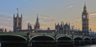 Parliament in England. Photo by Adam Derewecki from Pixabay.