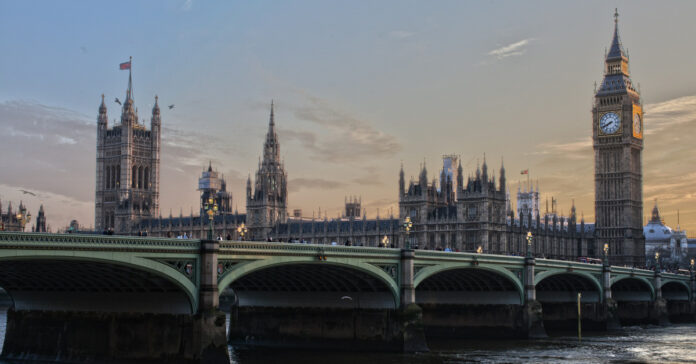 Parliament in England. Photo by Adam Derewecki from Pixabay.