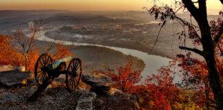 A Civil War-era cannon overlooks the modern day city of Chattanooga. Image by David Mark from Pixabay.