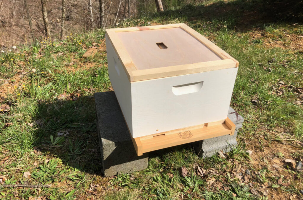 Beehive with inner cover