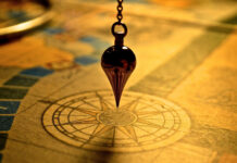 A pendulum. Image by Cloé Gérard from Pixabay.