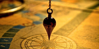 A pendulum. Image by Cloé Gérard from Pixabay.