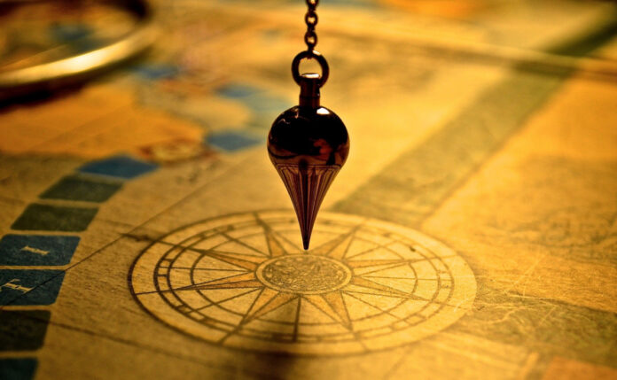 A pendulum. Image by Cloé Gérard from Pixabay.