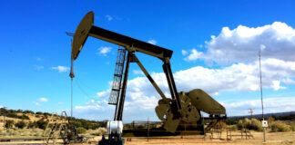 Pumping oil from the ground, Image by John R Perry from Pixabay.