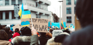 Anti-war, Anti-Putin protestors