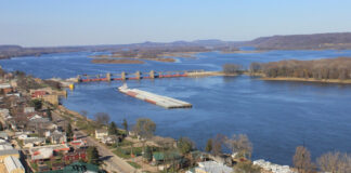 Barge traffic on the Mississippi